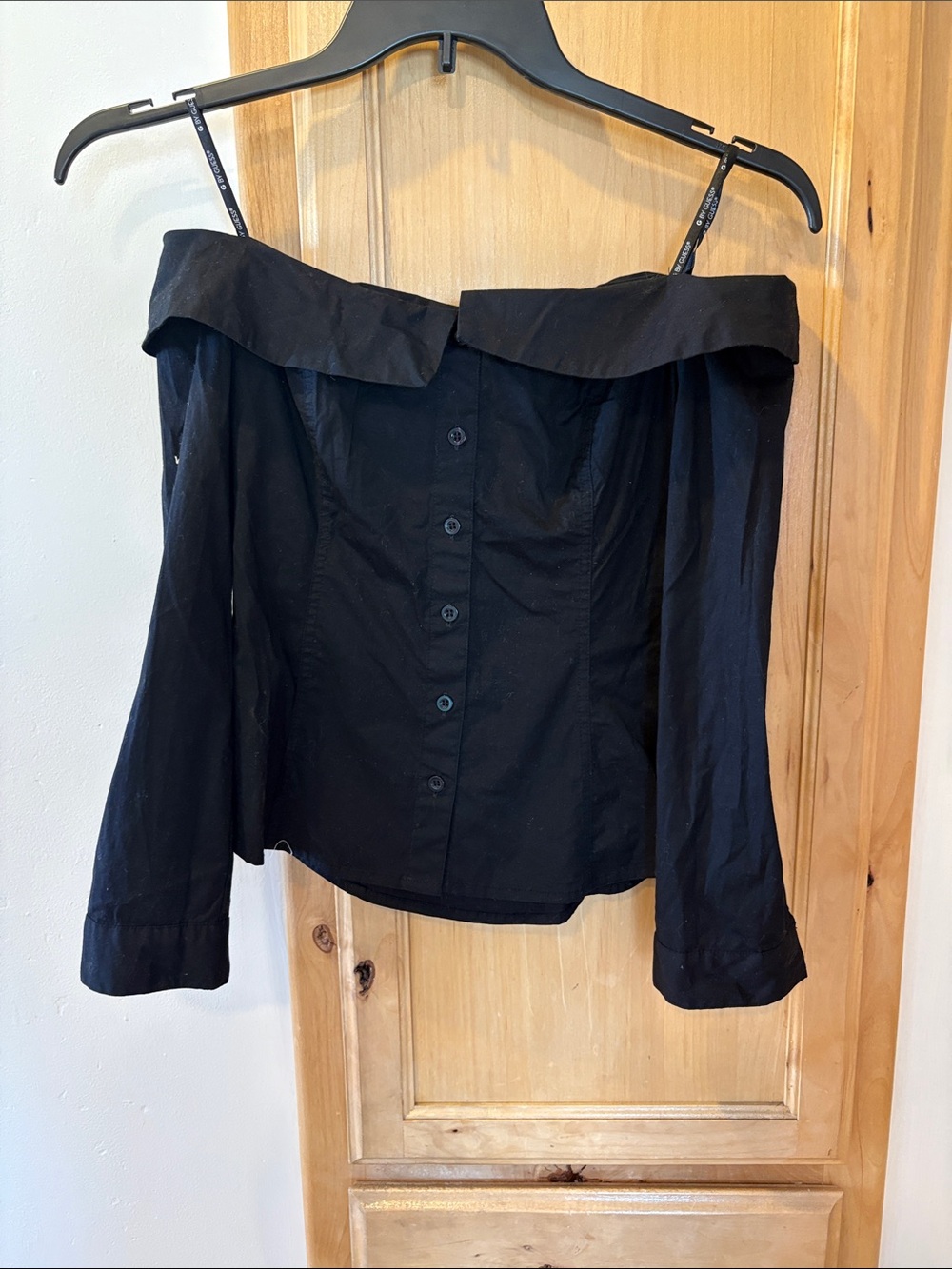 G by Guess Black Off-Shoulder Button-Front Blouse